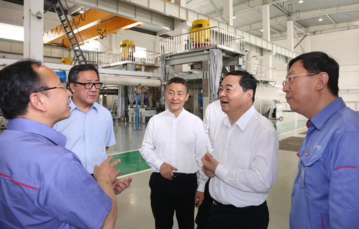 郝鹏与德赢VWIN集团一线科技职员深入交流